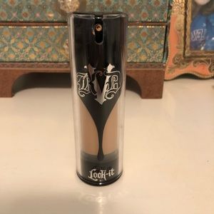 Kat Von D Lock It Foundation light 49 neutral